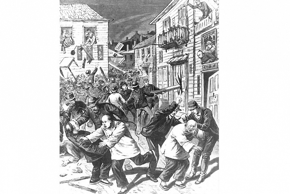 Иллюстрация мятежников, нападающих на китайцев во время беспорядков в китайском квартале в Денвере, штат Колорадо, в октябре 1880 года.
