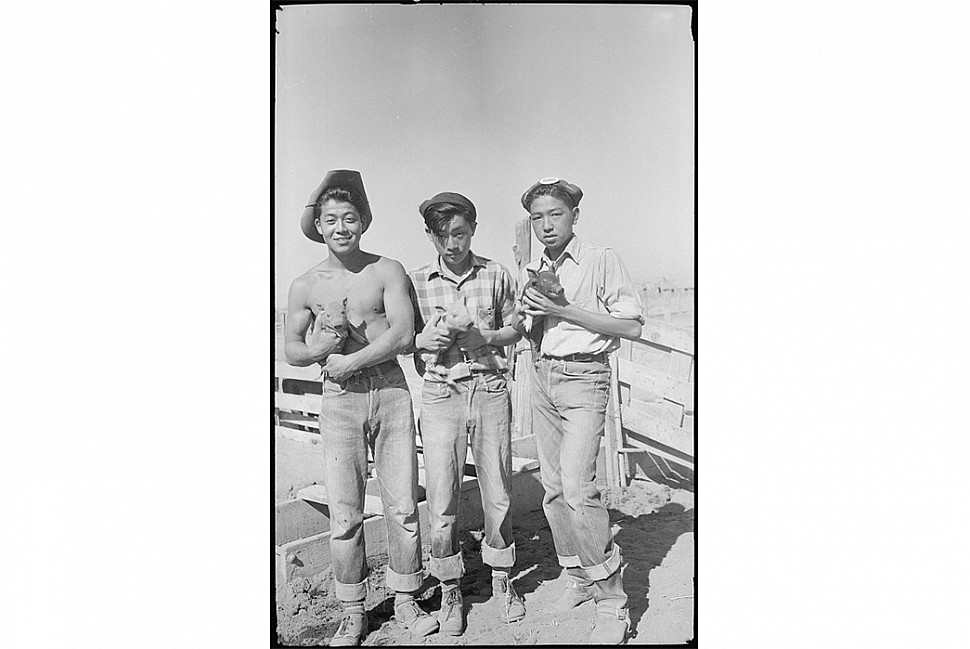 Почему мы не перестанем носить джинсовую одежду – связь денима с маргинальным обществом 