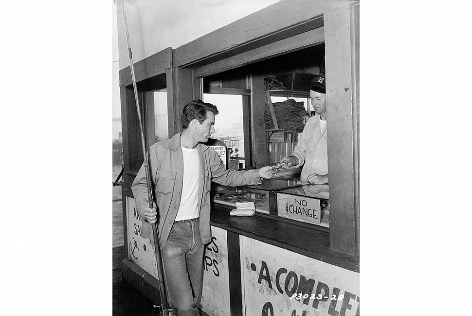 Клифт Монтгомери в джинсах. Изображение с Getty Images. Клифт Монтгомери в джинсах. Изображение с Getty Images.