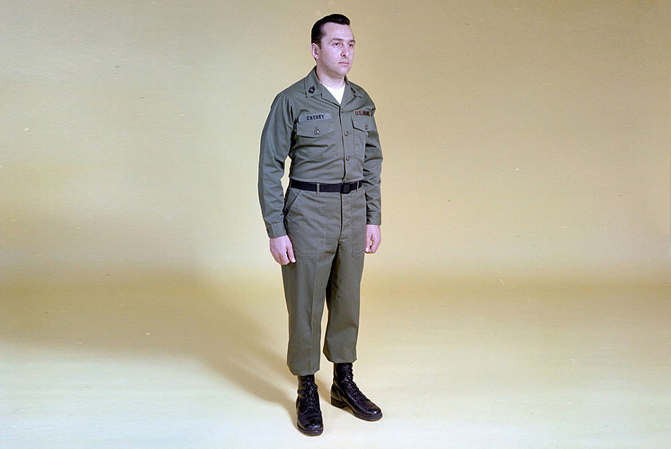 Солдат демонстрирует износостойкую форму OG-507 в Центре исследований, разработок и инжиниринга армии США. 8 апреля 1977 года. Изображение с Digital Commonwealth. Солдат демонстрирует износостойкую форму OG-507 в Центре исследований, разработок и инжиниринга армии США. 8 апреля 1977 года. Изображение с Digital Commonwealth.