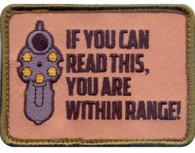 Нашивка «Если ты можешь прочитать это - ты на линии моего огня!» с изображением револьвера Rothco If You Can Read This Morale Patch 72202, фото