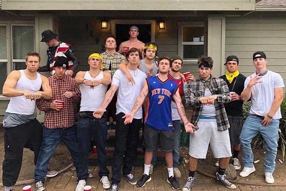 Теперь забаненный Cal Poly frat. Изображение с KCBX. Теперь забаненный Cal Poly frat. Изображение с KCBX.