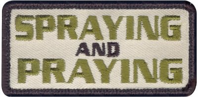 Нашивка Airsoft Velcro Color Patch - Spraying and Praying, фото