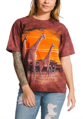 Футболка с жирафами The Mountain T-Shirt Sundown 105906, фото